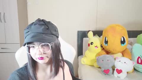 Snapshot of naree_masaki chatting on 10-14-25, 10:38 Naree online show from 10-14-25, 10:38