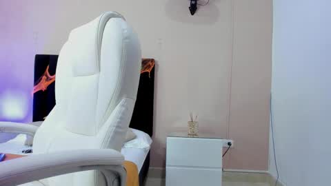 Nascary Fox online show from 10-10-25, 07:46