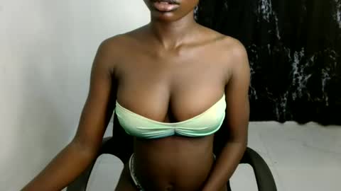 Mila online show from 03-25-26, 12:49