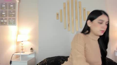 Natacha Diaz online show from 11-18-25, 11:03