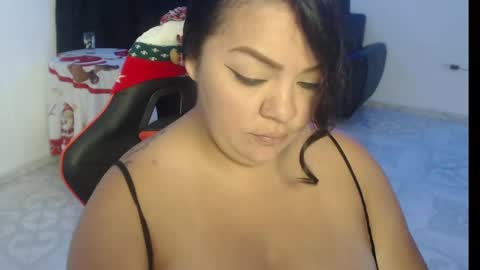 Nata Ramirez online show from 12-23-24, 07:06