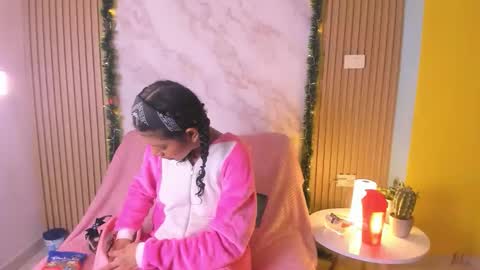 Natalia online show from 12-22-25, 05:04