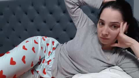 Snapshot of natalie_mia chatting on 02-06-25, 06:18 Miia online show from 02-06-25, 06:18