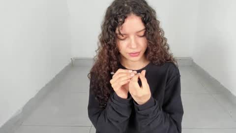 Snapshot of nataliehot2 chatting on 12-27-24, 04:43 nat online show from 12-27-24, 04:43