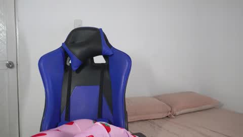 Naty online show from 12-21-25, 01:57