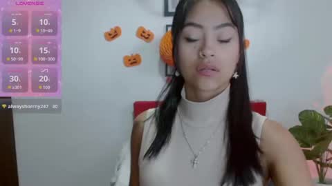 Nataly Escobar online show from 10-30-25, 12:39