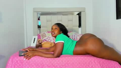 SARA online show from 10-21-25, 01:06