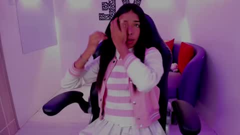 Snapshot of natasha_smith_ws chatting on 12-18-24, 05:42 Natasha  online show from 12-18-24, 05:42