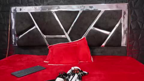 Natasha Vesper  online show from 12-18-25, 08:48