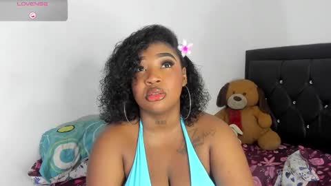 Snapshot of natassha_brown chatting on 01-06-25, 11:42 Natassha online show from 01-06-25, 11:42