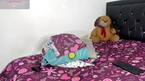 Snapshot of natassha_brown chatting on 01-10-25, 03:07 Natassha online show from 01-10-25, 03:07