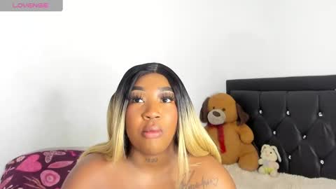 Snapshot of natassha_brown chatting on 02-14-25, 01:23 Natassha online show from 02-14-25, 01:23