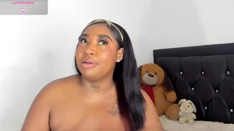 Snapshot of natassha_brown chatting on 02-19-25, 02:55 Natassha online show from 02-19-25, 02:55
