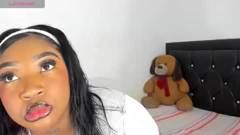 Snapshot of natassha_brown chatting on 02-25-25, 10:37 Natassha online show from 02-25-25, 10:37