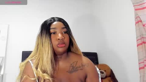 Snapshot of natassha_brown chatting on 03-11-25, 11:23 Natassha online show from 03-11-25, 11:23