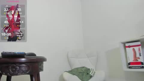 Nathalia Isaza online show from 12-04-25, 01:15