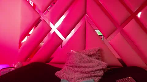 Snapshot of nathaly_low chatting on 01-12-25, 12:23 nathaly low online show from 01-12-25, 12:23