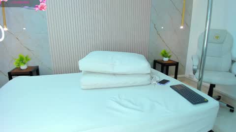 Snapshot of nathassa_grant chatting on 02-03-25, 02:45 nathassa online show from 02-03-25, 02:45