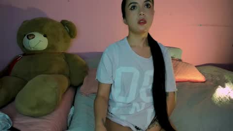 Snapshot of nathy_8 chatting on 02-20-25, 03:56 Nathalia online show from 02-20-25, 03:56