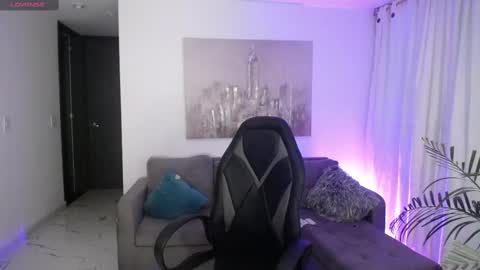 Snapshot of nati_kitty chatting on 02-19-25, 12:57 Nati kitty online show from 02-19-25, 12:57