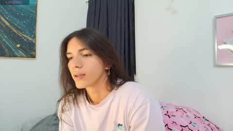 Snapshot of nati_sm chatting on 12-17-25, 01:55 Nati online show from 12-17-25, 01:55