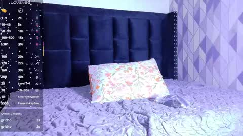 Snapshot of naturaltitss_ chatting on 10-11-25, 07:56 Gwen online show from 10-11-25, 07:56