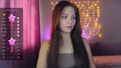 Snapshot of nature_starlight chatting on 02-05-25, 10:30 Eva online show from 02-05-25, 10:30