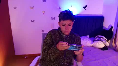 Snapshot of naty_lux19 chatting on 11-25-25, 08:03 Fernanda online show from 11-25-25, 08:03