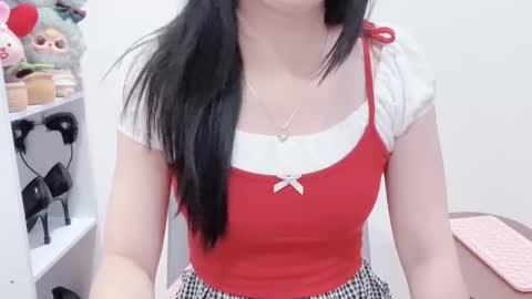 Snapshot of natycutiegirl chatting on 11-25-25, 02:22 Kiki online show from 11-25-25, 02:22