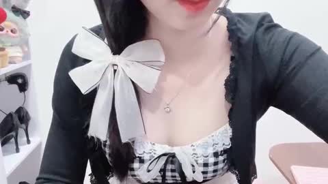 Snapshot of natycutiegirl chatting on 12-05-25, 03:04 Kiki online show from 12-05-25, 03:04