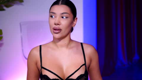 Snapshot of natydesiree chatting on 01-02-25, 07:18 Naty online show from 01-02-25, 07:18