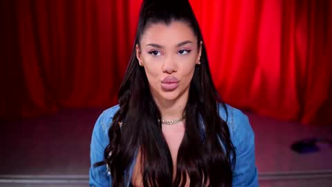 Snapshot of natydesiree chatting on 01-19-25, 07:26 Naty online show from 01-19-25, 07:26