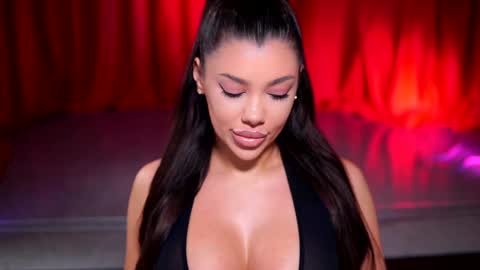 Snapshot of natydesiree chatting on 01-21-25, 10:08 Naty online show from 01-21-25, 10:08