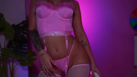 Snapshot of natydesiree chatting on 02-13-25, 10:54 Naty online show from 02-13-25, 10:54