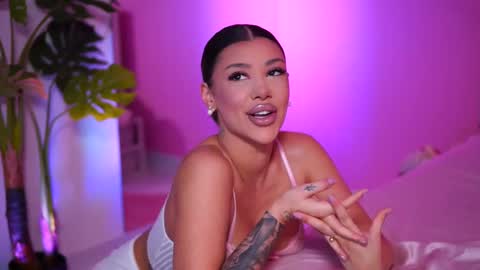 Snapshot of natydesiree chatting on 03-11-25, 05:16 Naty online show from 03-11-25, 05:16