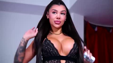 Snapshot of natydesiree chatting on 09-25-25, 07:45 Naty online show from 09-25-25, 07:45