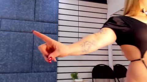 Naty  online show from 10-10-25, 08:08