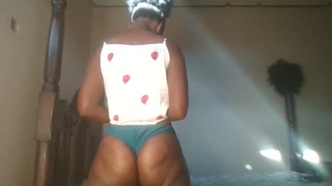 Snapshot of naughtiecouple_ chatting on 10-21-25, 04:57 naughtiecouple_ online show from 10-21-25, 04:57