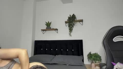 Snapshot of naughty_1girl chatting on 11-09-25, 04:49 Emily online show from 11-09-25, 04:49