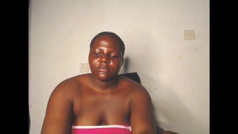 Snapshot of naughty_cunt0 chatting on 10-16-25, 09:43 Amara online show from 10-16-25, 09:43