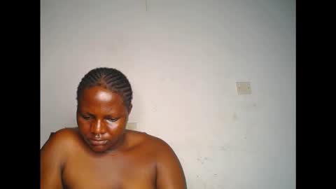 Snapshot of naughty_cunt0 chatting on 10-18-25, 08:15 Amara online show from 10-18-25, 08:15