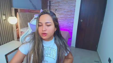 Lila  online show from 10-04-25, 12:03