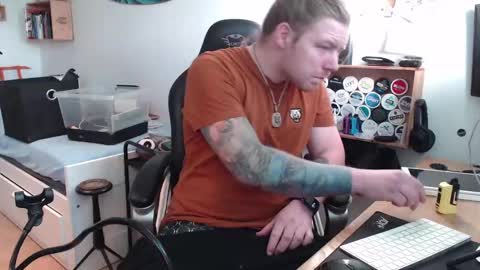 Snapshot of naughty_noisy_neighbors chatting on 01-25-25, 02:58 Freyja and Baldur online show from 01-25-25, 02:58