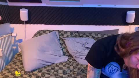 Snapshot of naughty_noisy_neighbors chatting on 02-23-25, 01:02 Freyja and Baldur online show from 02-23-25, 01:02