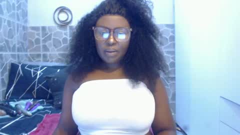 Snapshot of naughtyanal19 chatting on 01-20-25, 05:37 zandy online show from 01-20-25, 05:37