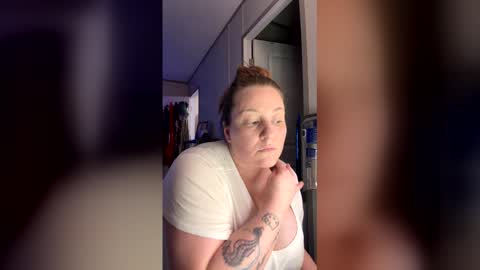 Snapshot of naughtybabe29 chatting on 03-21-26, 03:00 naughtybabe29 online show from 03-21-26, 03:00