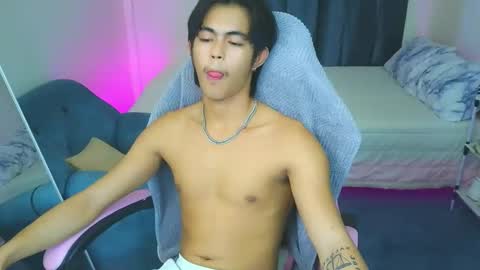 Snapshot of naughtyboylouie chatting on 02-16-26, 03:57 Loue online show from 02-16-26, 03:57