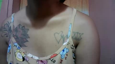 Snapshot of naughtymom_33 chatting on 10-17-25, 01:53 naughtymom_33 online show from 10-17-25, 01:53