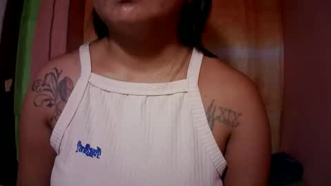 Snapshot of naughtymom_33 chatting on 10-19-25, 07:42 naughtymom_33 online show from 10-19-25, 07:42