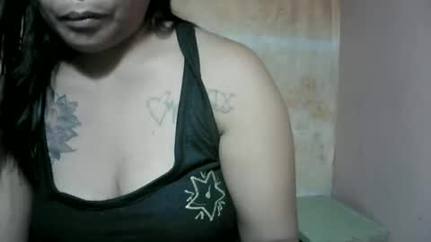 Snapshot of naughtymom_33 chatting on 10-20-25, 12:11 naughtymom_33 online show from 10-20-25, 12:11